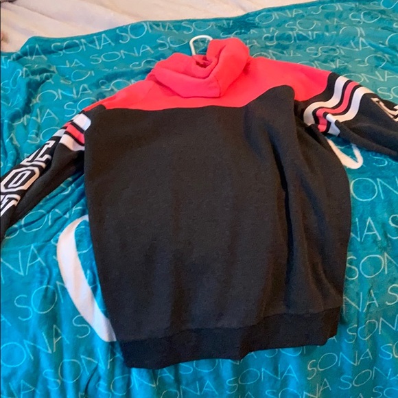 Sweatshirt - Picture 6 of 7